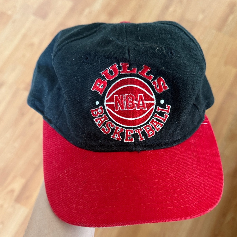 Starter Bulls Basketball Vintage NBA Cap - Black and Red